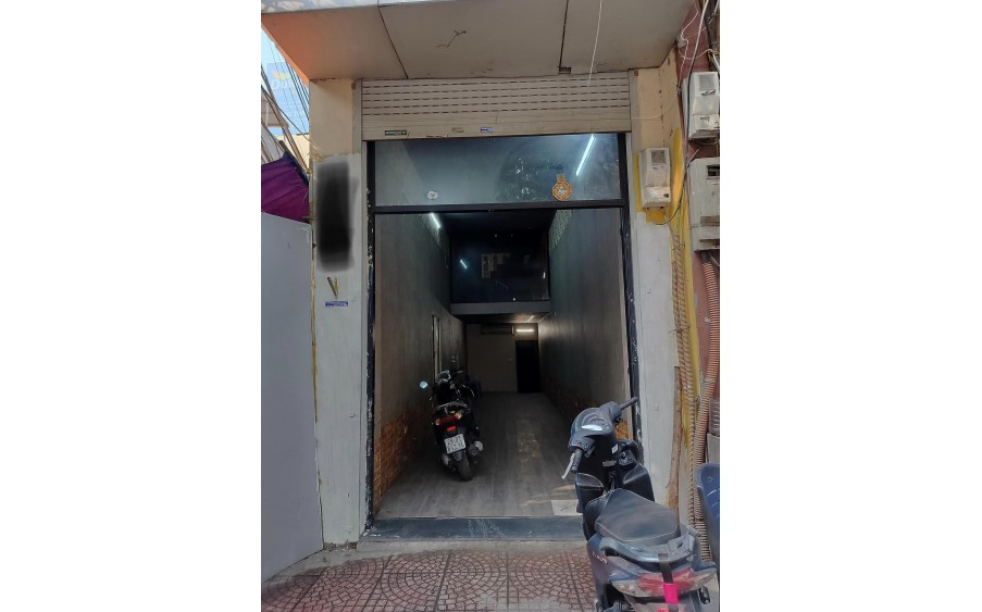 Cho thuê nhà Mp Đê La Thành- Đống Đa DT 45 m2 - 3,5 tầng-Mt 3m- Giá 22 Triệu (ctl)